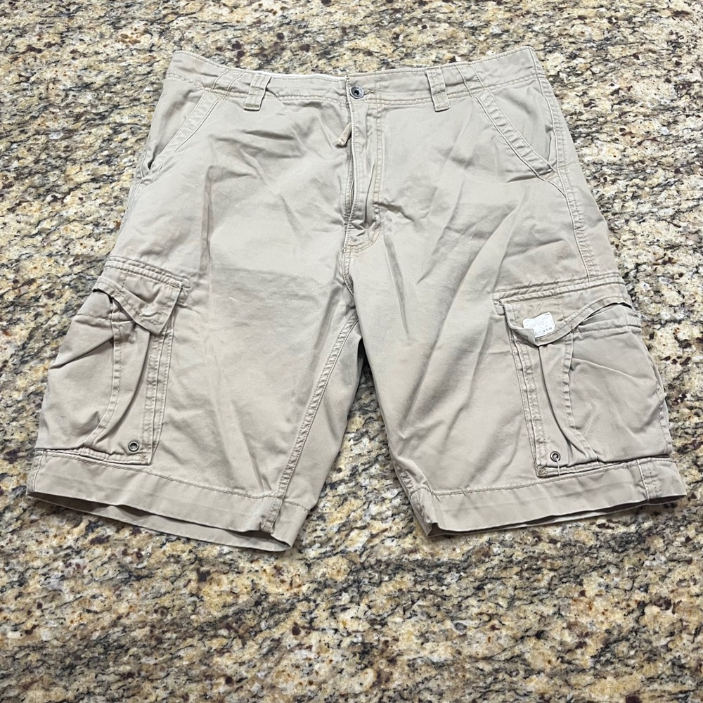 Levis Mens Khaki Tan Cotton Cargo Shorts Size 38 Casual Rugged Outdoor Twill